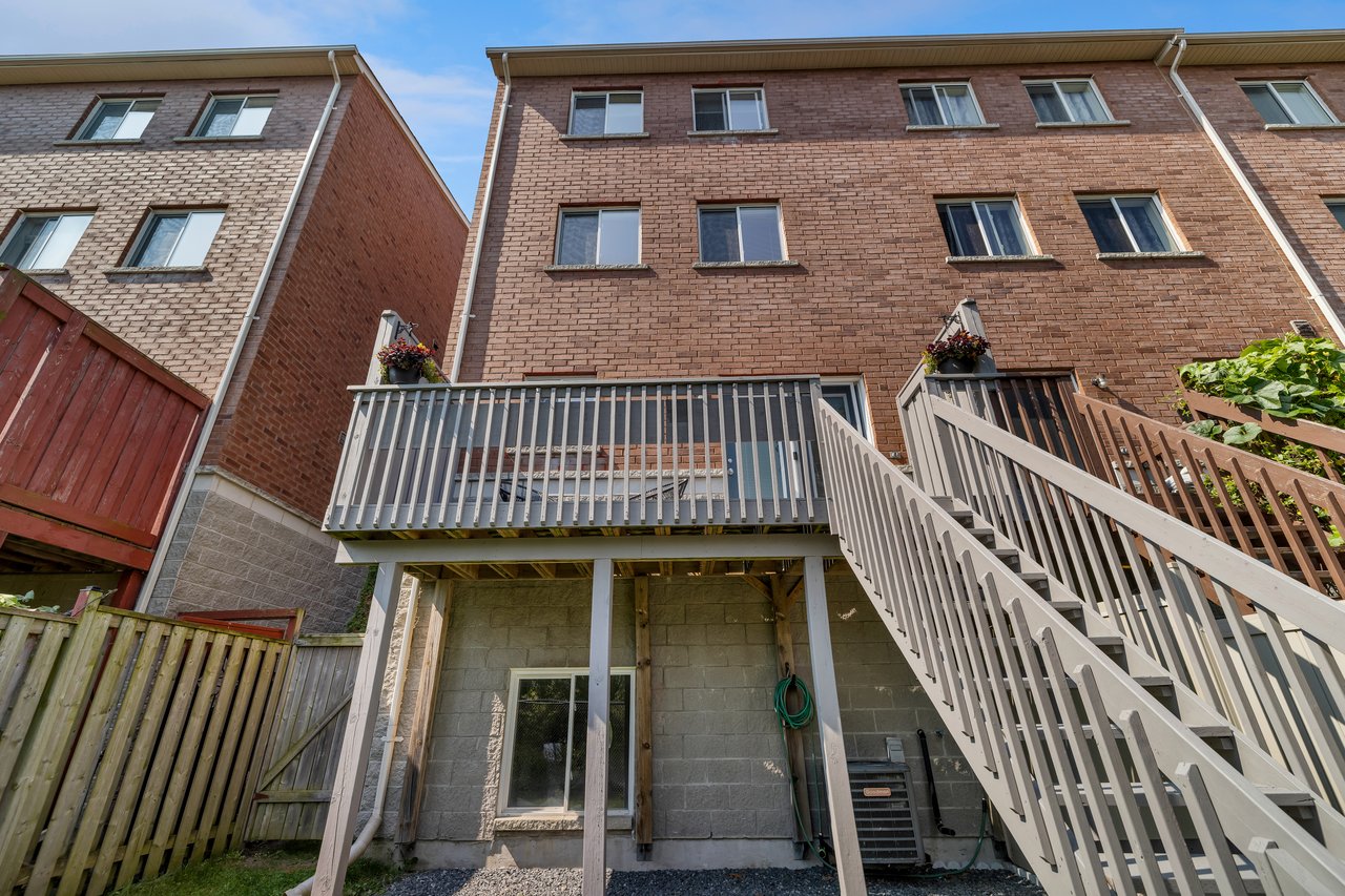 87 John Bell Cres