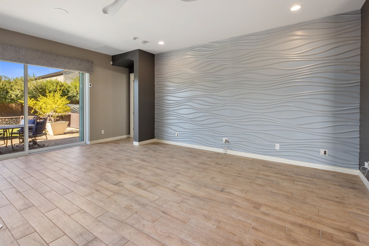 2932 E Madison Vistas