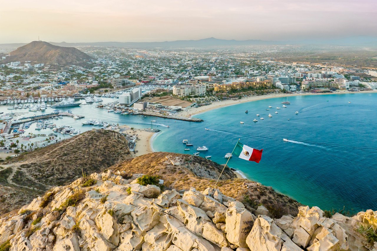 TOP 5 REASONS TO LIVE AND INVEST IN LOS CABOS