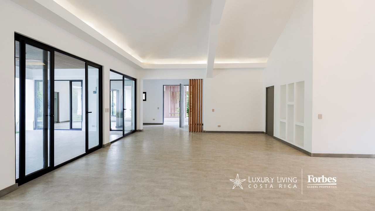 21468 - Remodeled 1-level house, 4 bedrooms, pool, terrace and garden