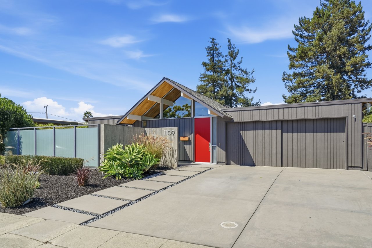 1109 Lorne WAY