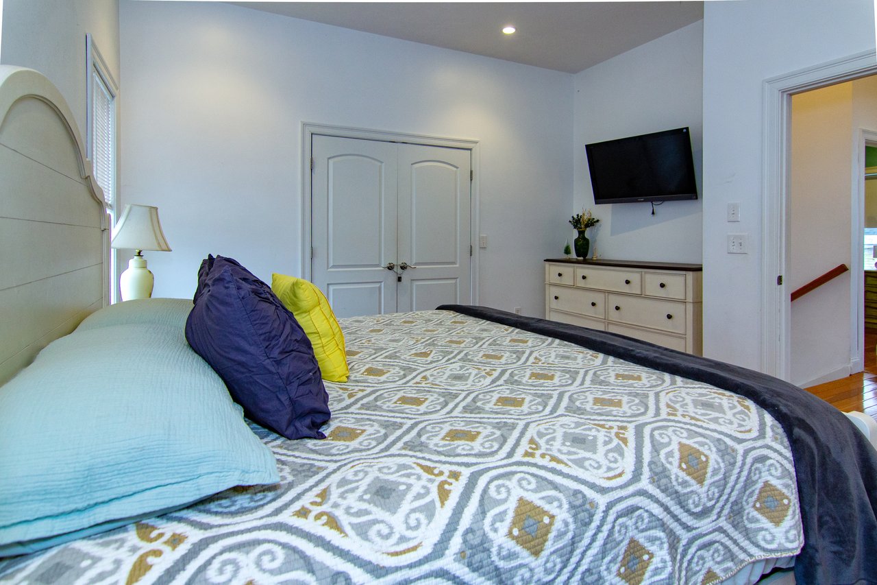 Pet Friendly, updated single family home for Ski Season