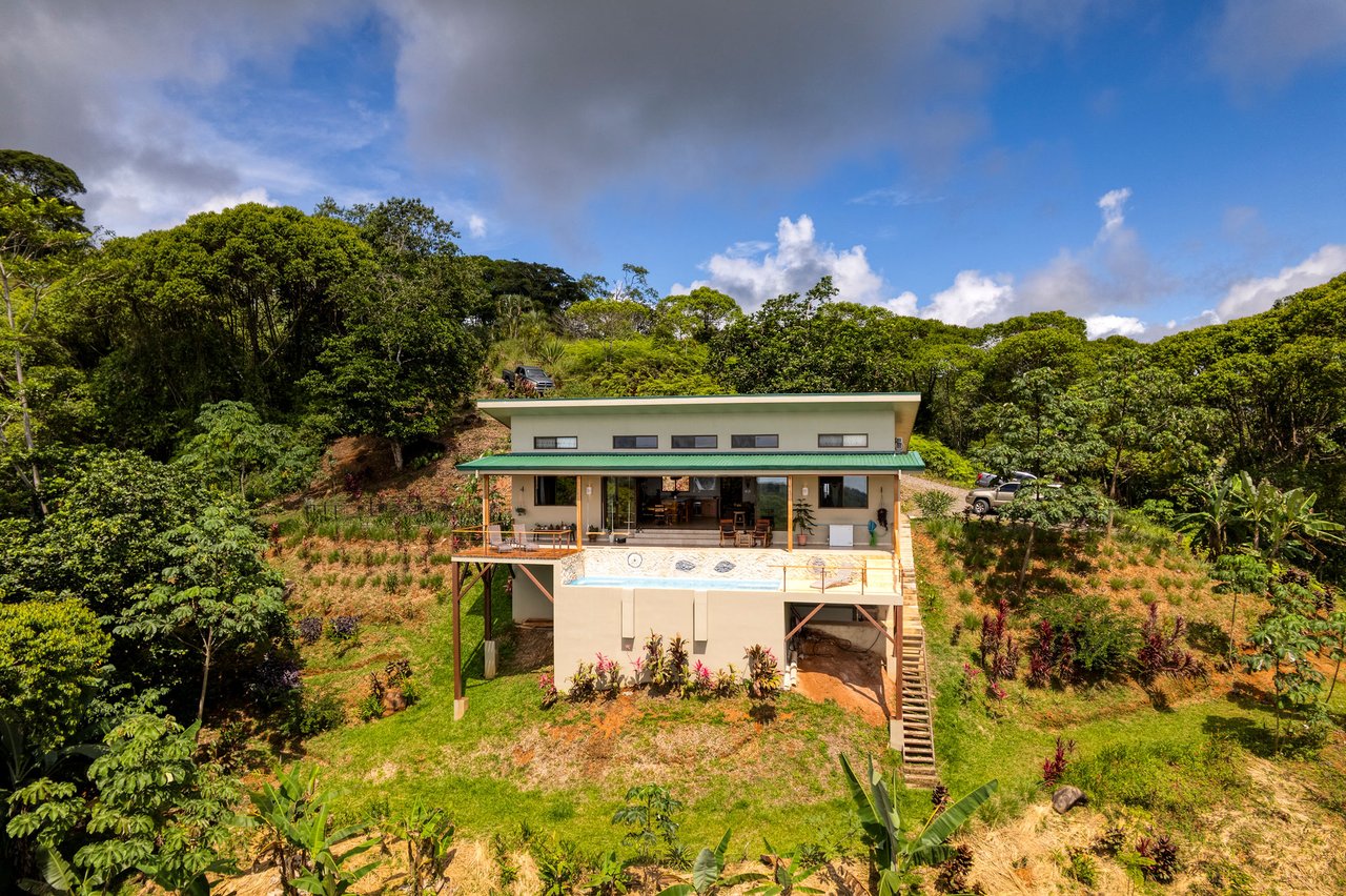 NEW PRIVATE MOUNTAIN HOME WITH OCEAN VIEWS ABOVE LAGUNAS