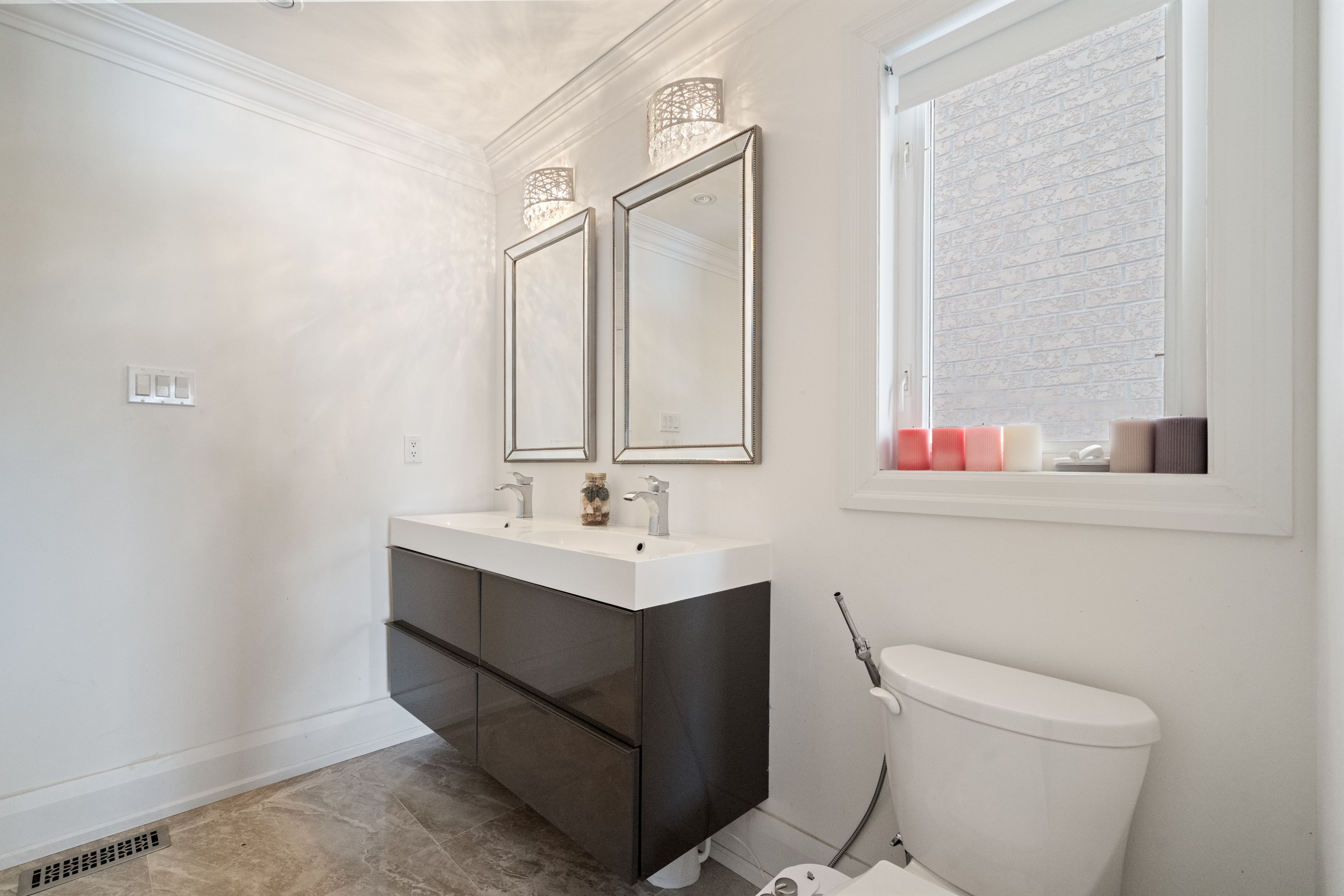 SOLD: Show Like a Model!