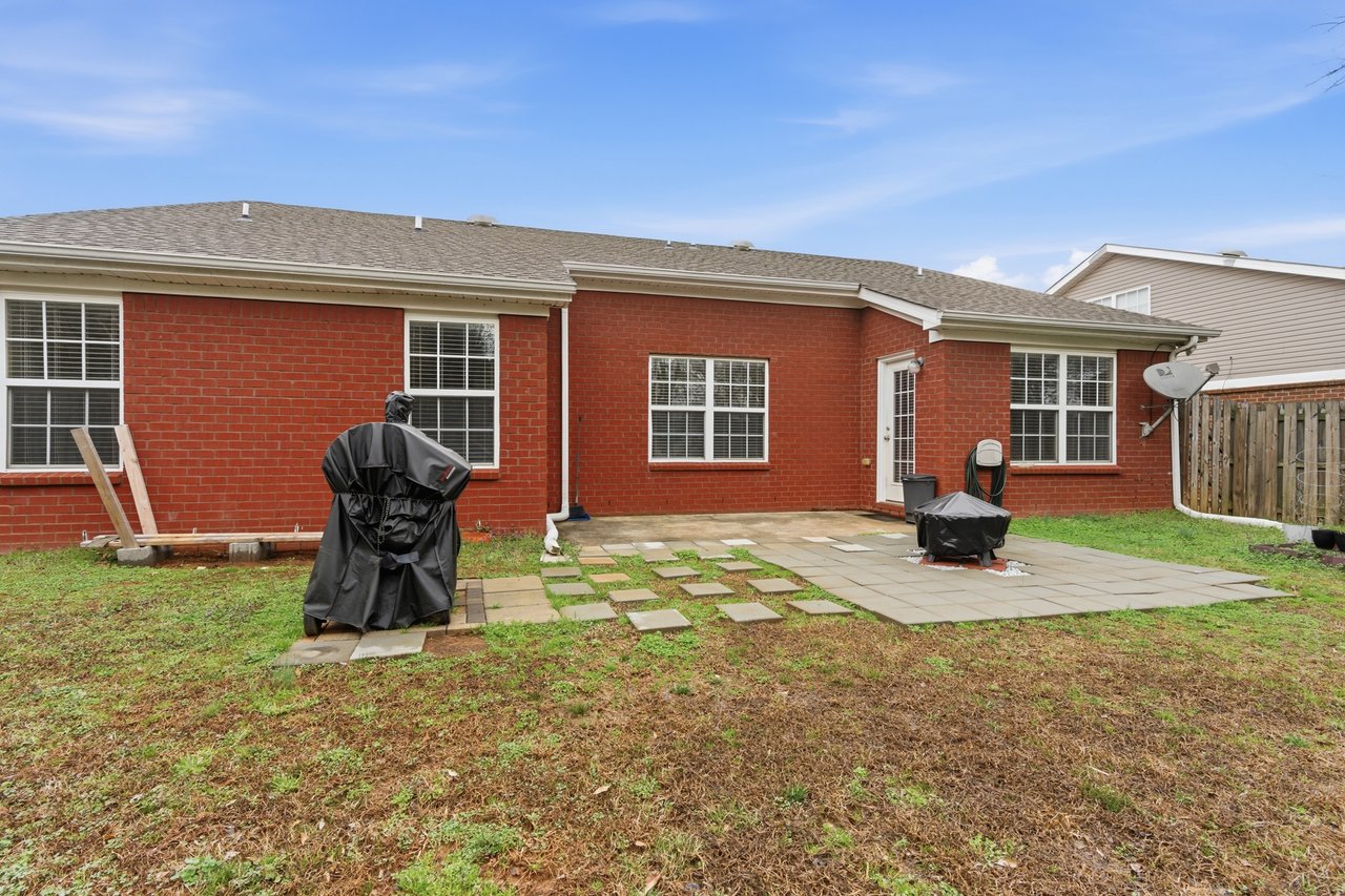 3 Bed 2 Bath Toney Property with Fully Fenced Yard!