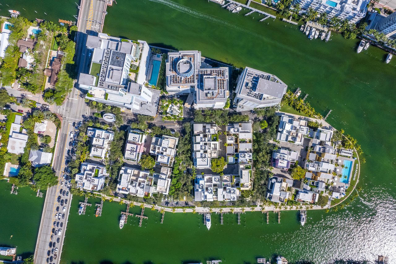 Aqua Gorlin Residence 703
