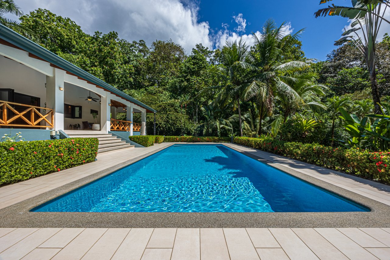  Luxury Homestead  Conveniently Located