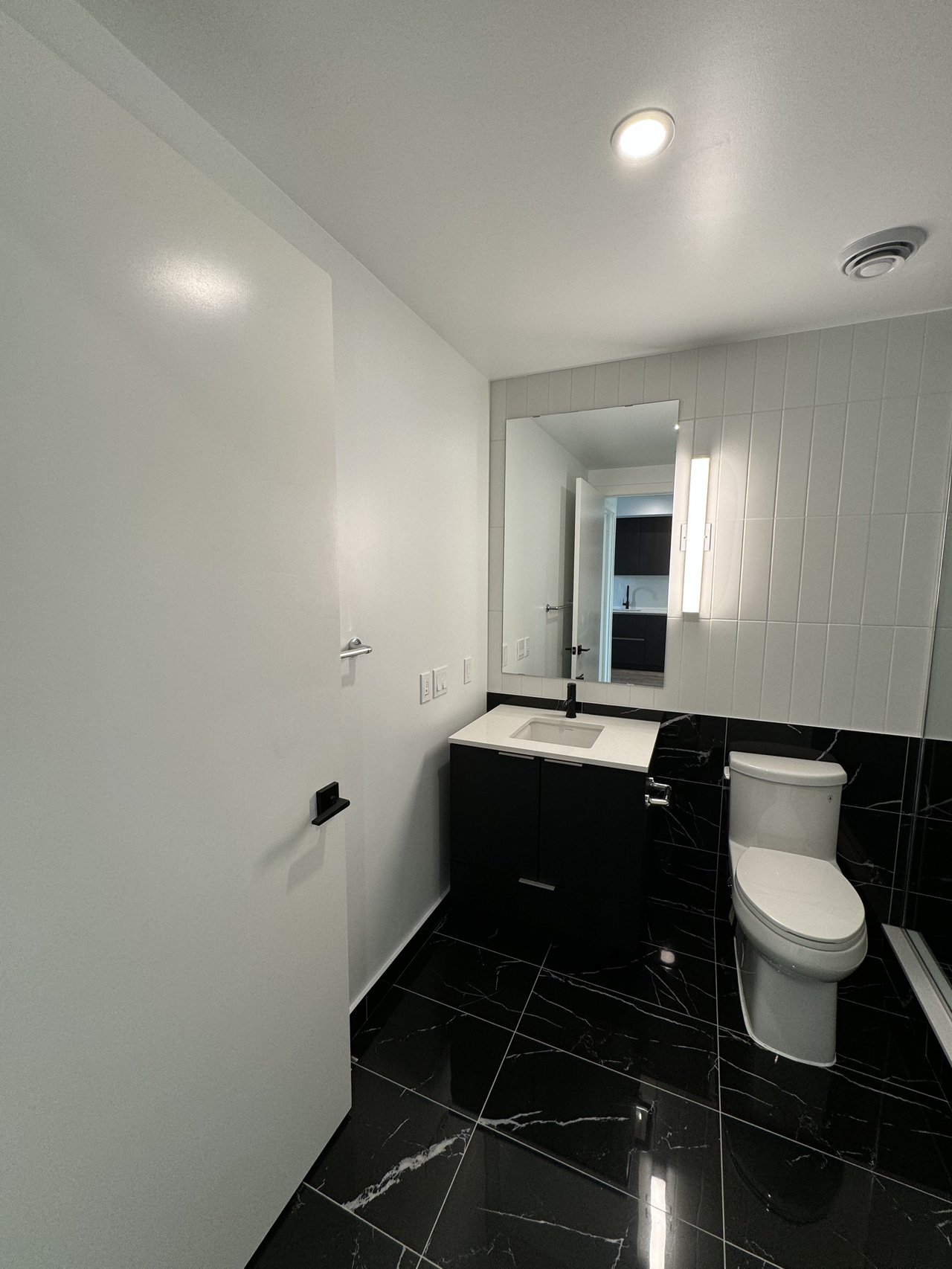 327 King Street W 3204, Toronto, ON