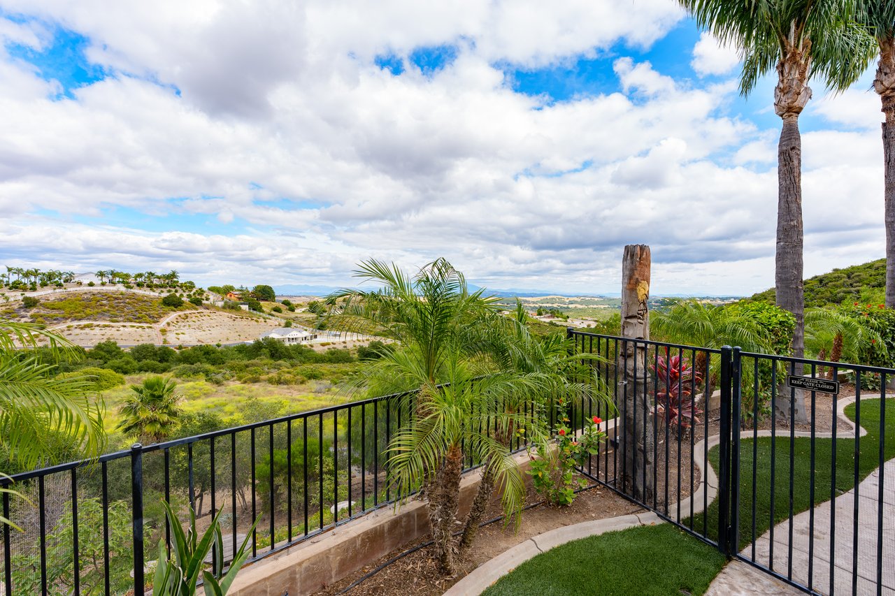 21128 Via Los Laureles