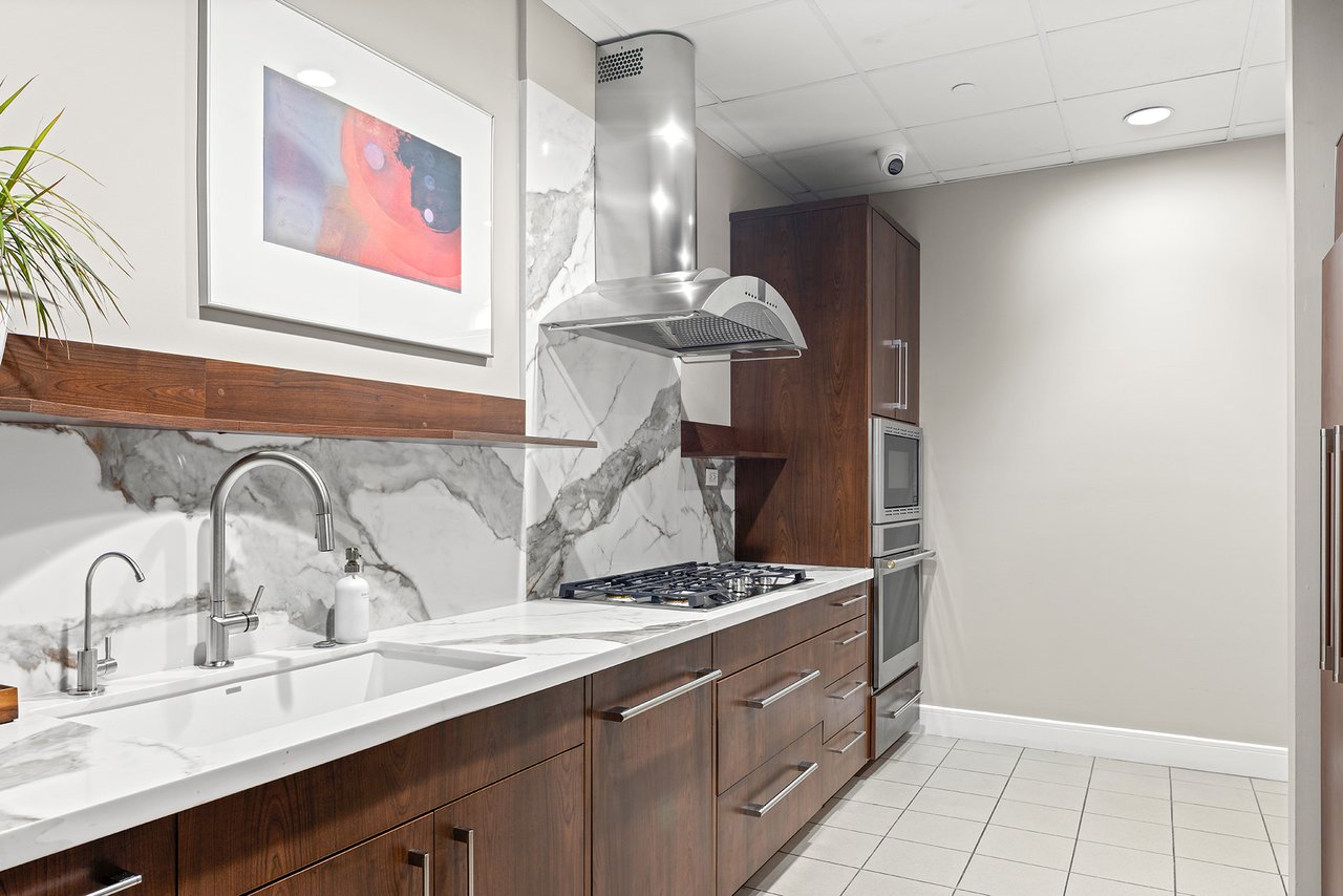 2211 E CAMELBACK Road 902
