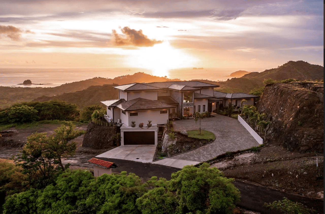 Casa Pacifica - Stunning 9-Bedroom Estate - 6BR Oceanview Home + 3BR Guest House - Mar Vista