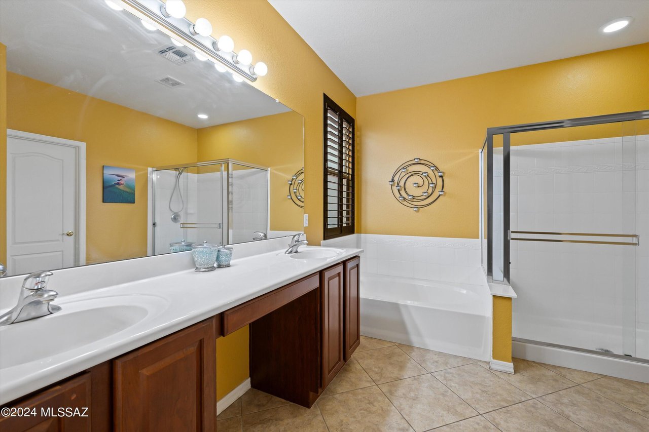 1009 W Leatherleaf Dr