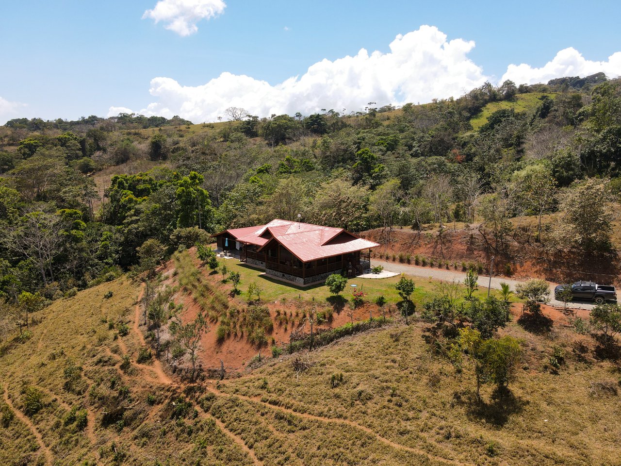 Serene Splendor - Discover Your Dream Home in Pacuar Perez Zeledon