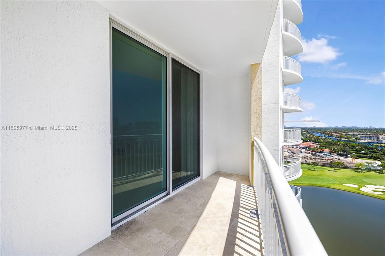 Duo Condominium East, Unit 1604E