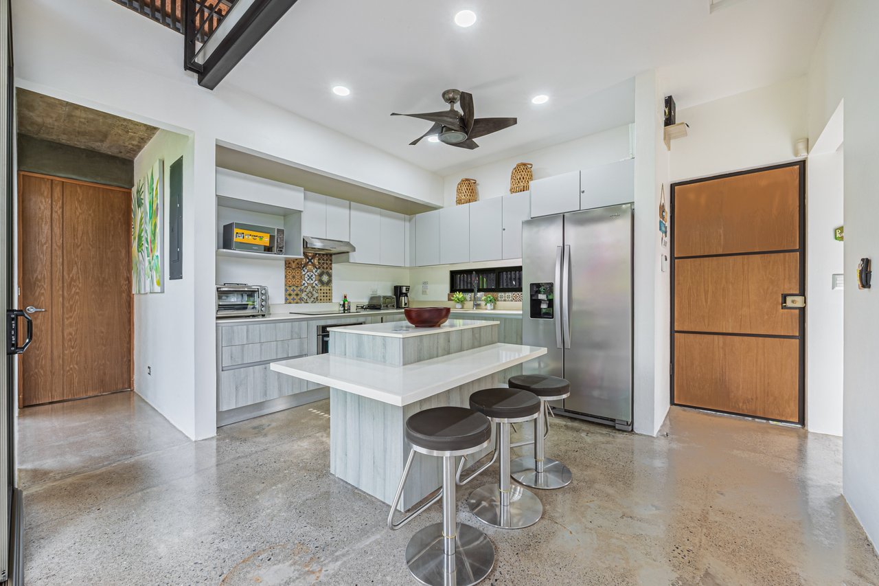   3 bedrooms, 2.5 bathrooms Villa Steps from Uvita, beautiful Beaches, Waterfalls, Restaurants and Tourist Attractions.