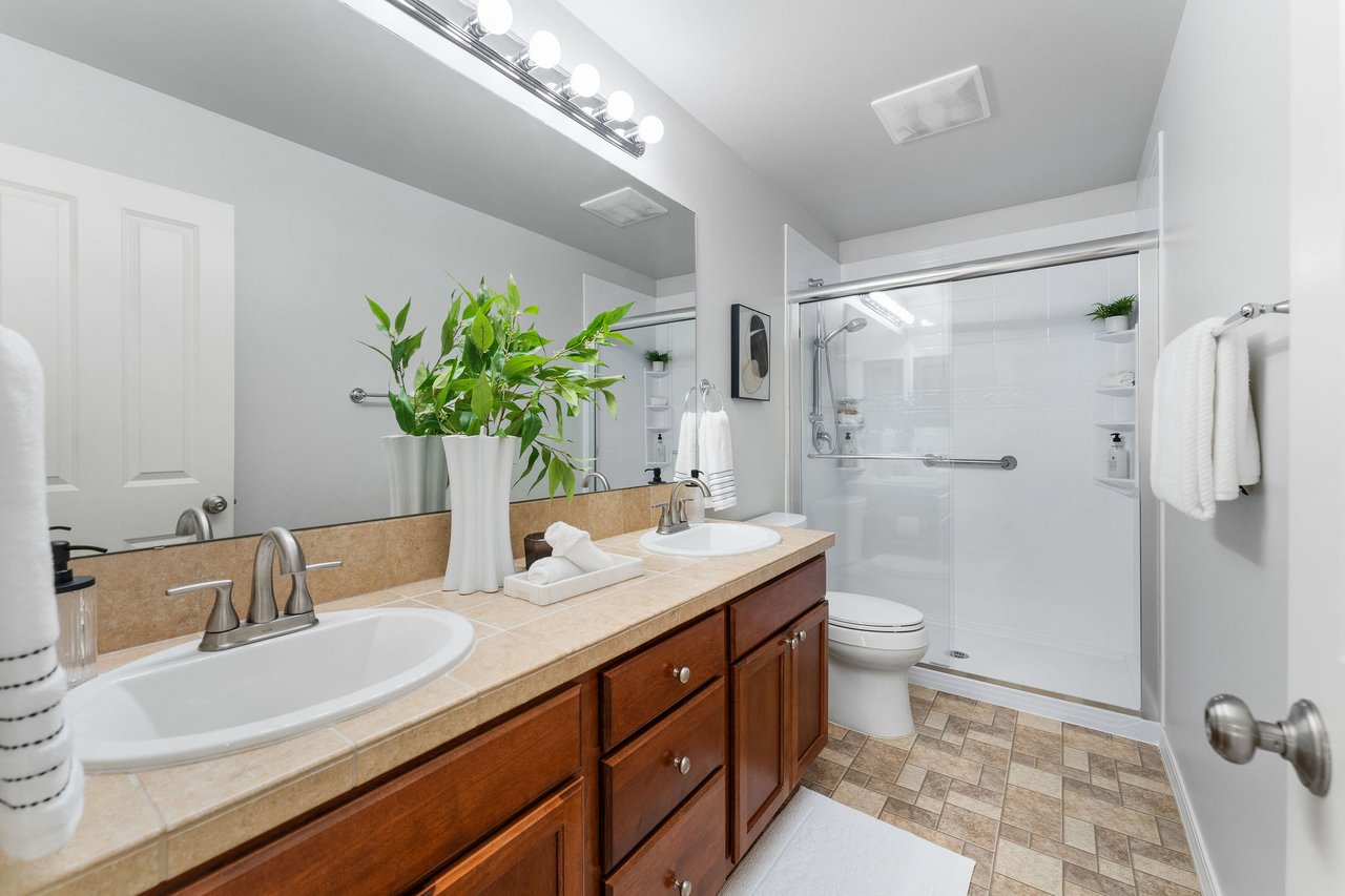 202 Chelan Ct NE