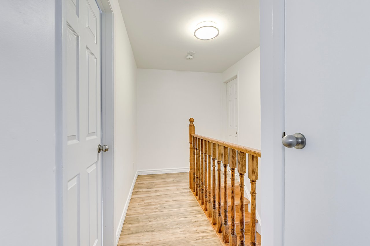3042 Patrick Cres