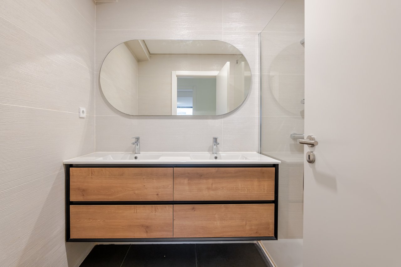 Renovated 3-Bedroom Apartment with 2 Bathrooms and Lift in Bonfim, Porto