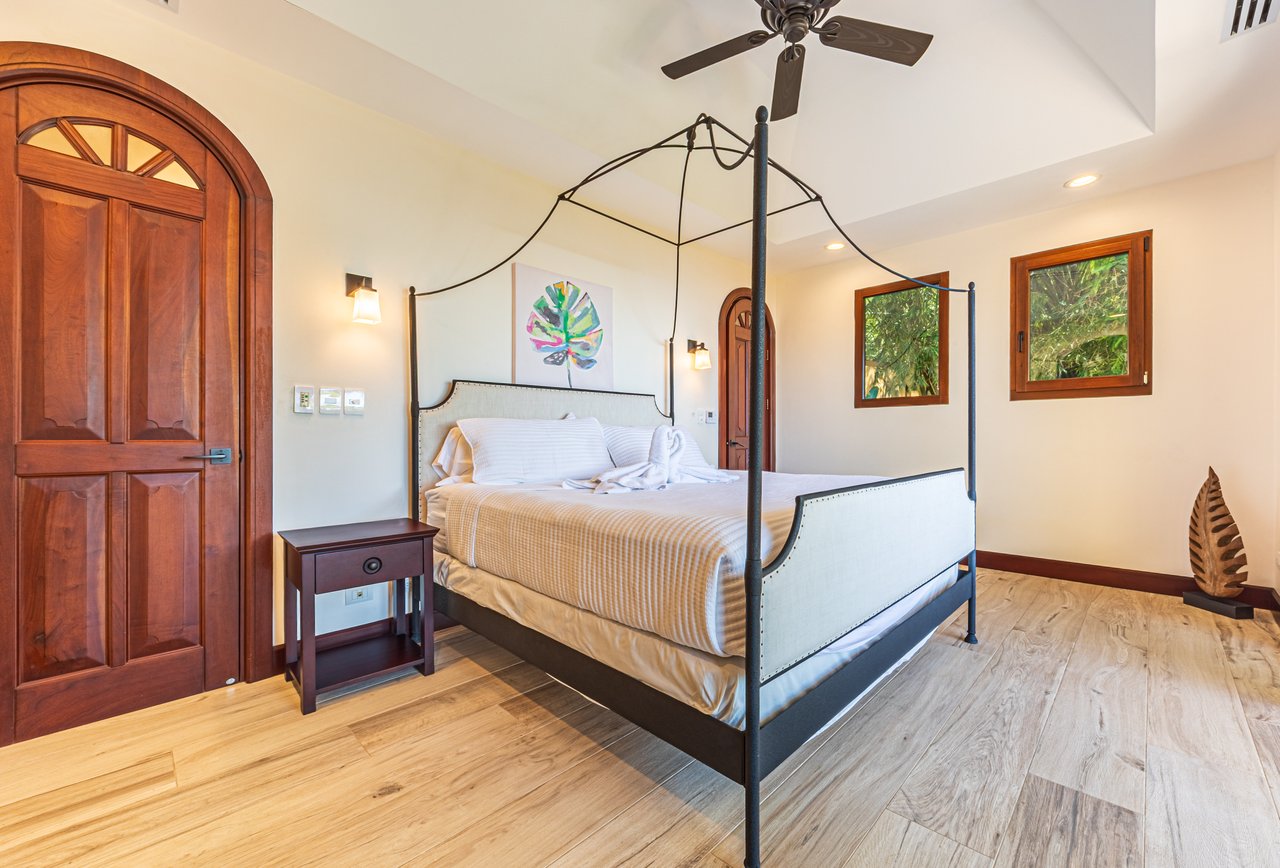 Nido Escondido, Playa Dominical