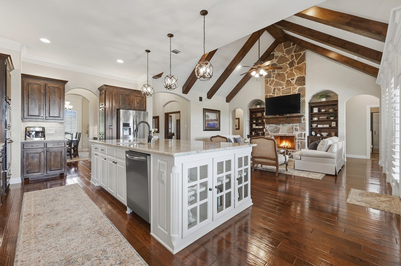 Gated Community Minutes from Eagle Mountain Lake!