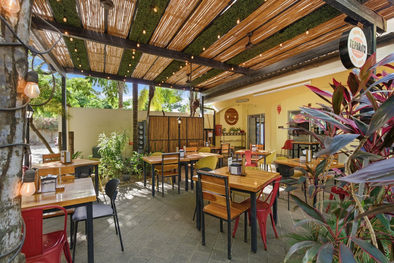 Reparito House | Turnkey Restaurant & Commercial Property for Sale