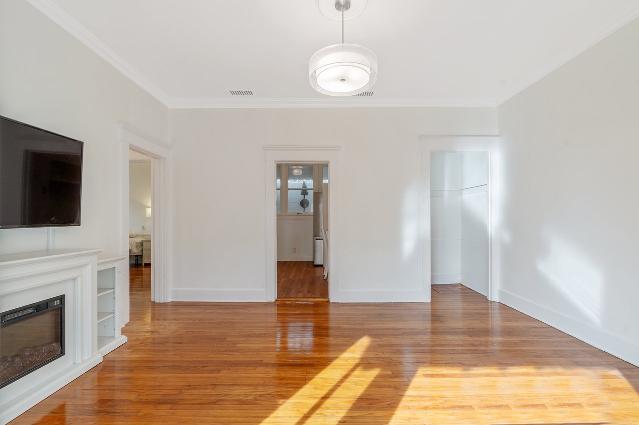 1325 E Altadena
