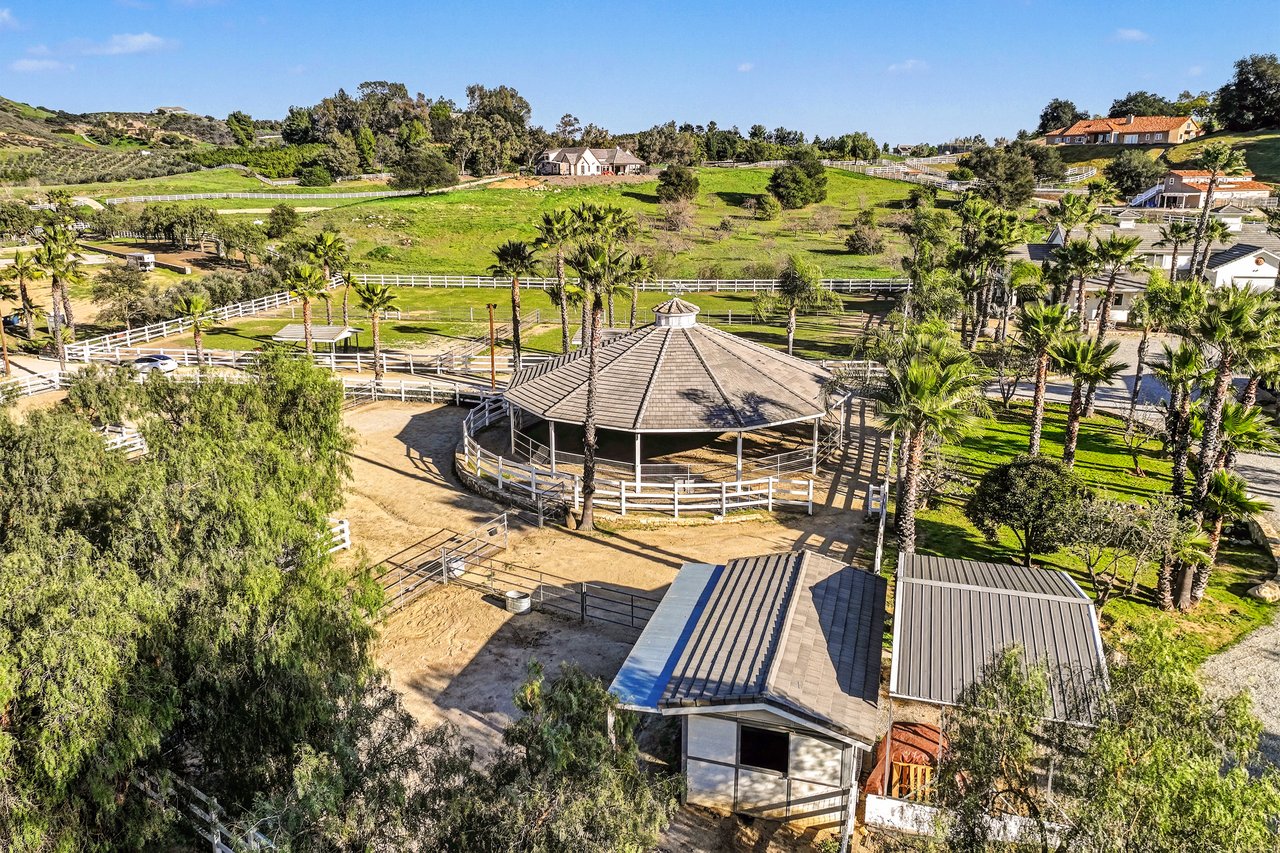 40801 Avenida La Cresta