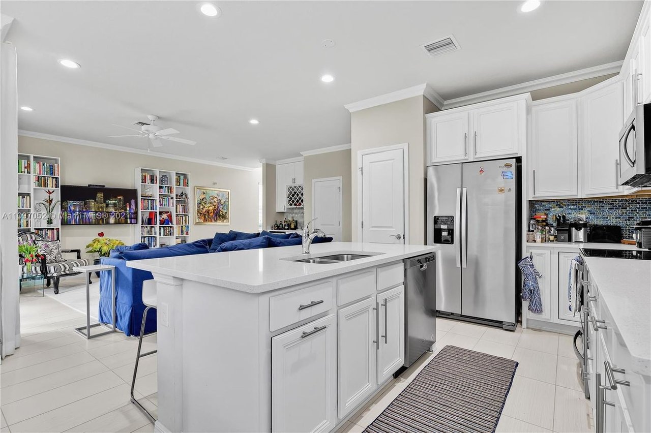 4325 Large Leaf Ln