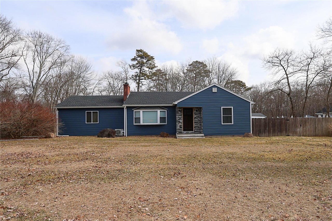 21 Peconic Rd