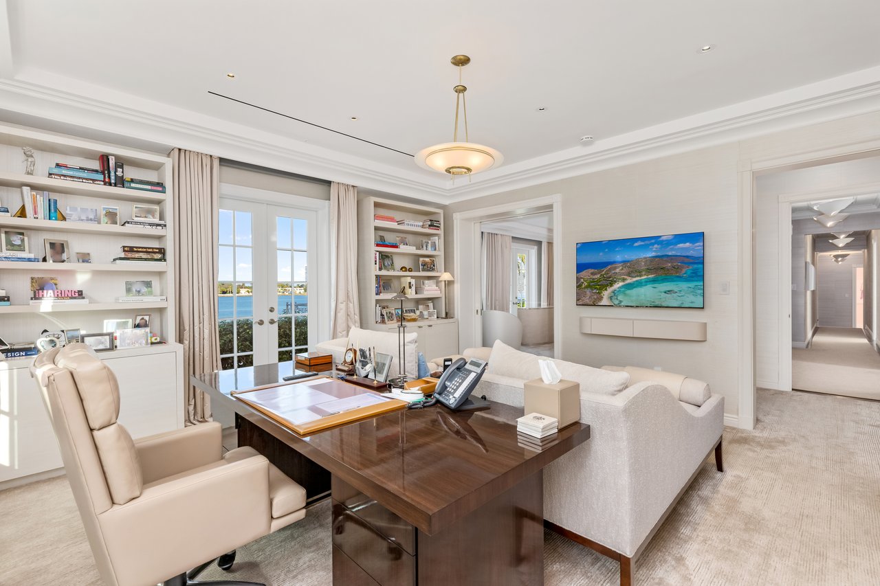 Georgian Waterfront Mansion on Everglades Island