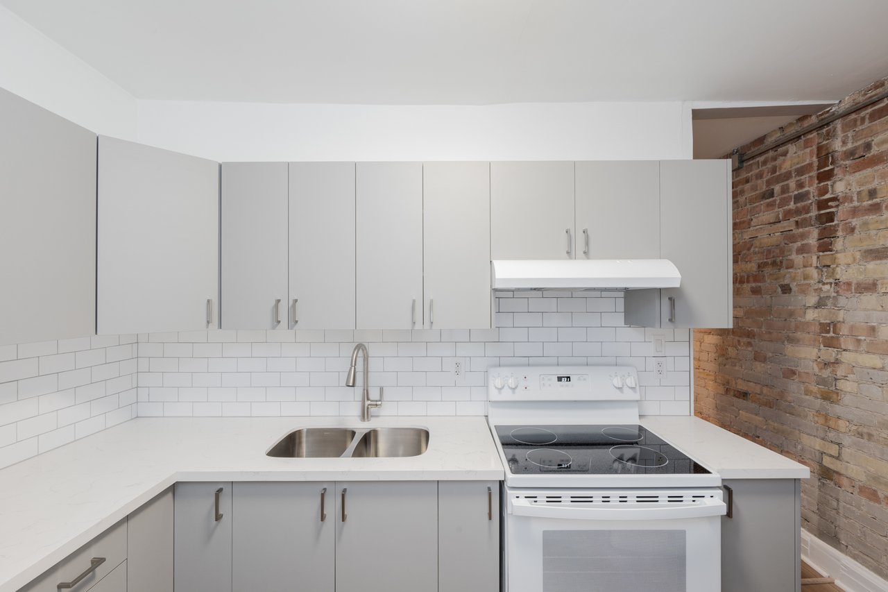 15 Indian Rd Cres #Upper