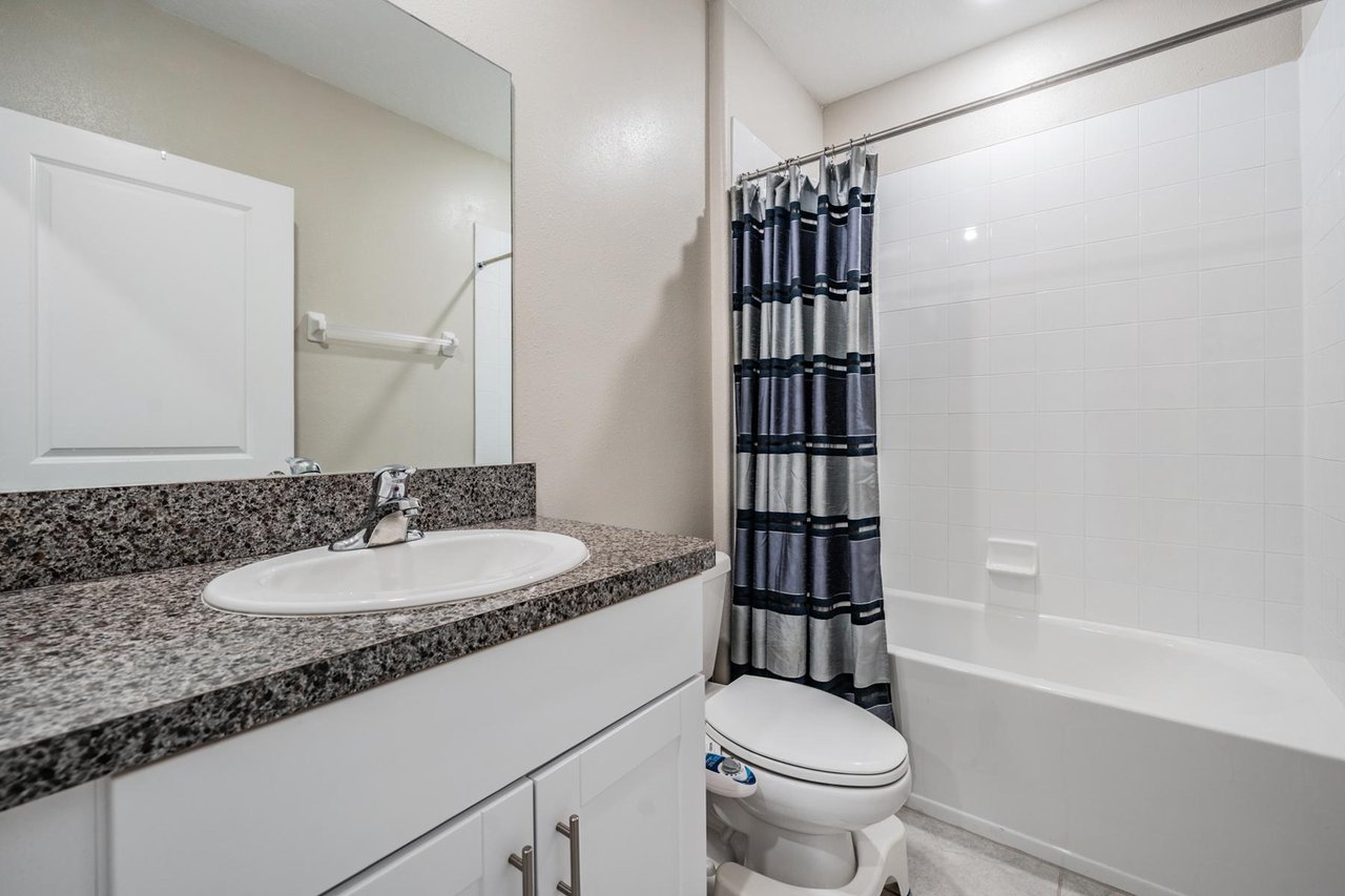 Solar-Powered Dream Home in Epperson Lagoon – 6 Beds + Florida Room!