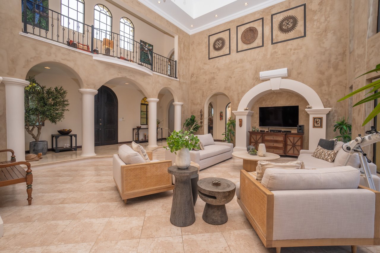 Casa Loro - Luxury Estate