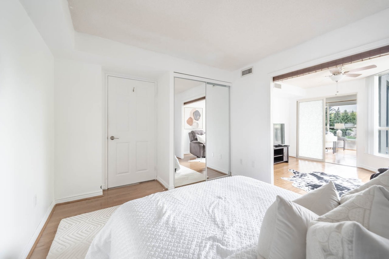 301-7300 Yonge Street 