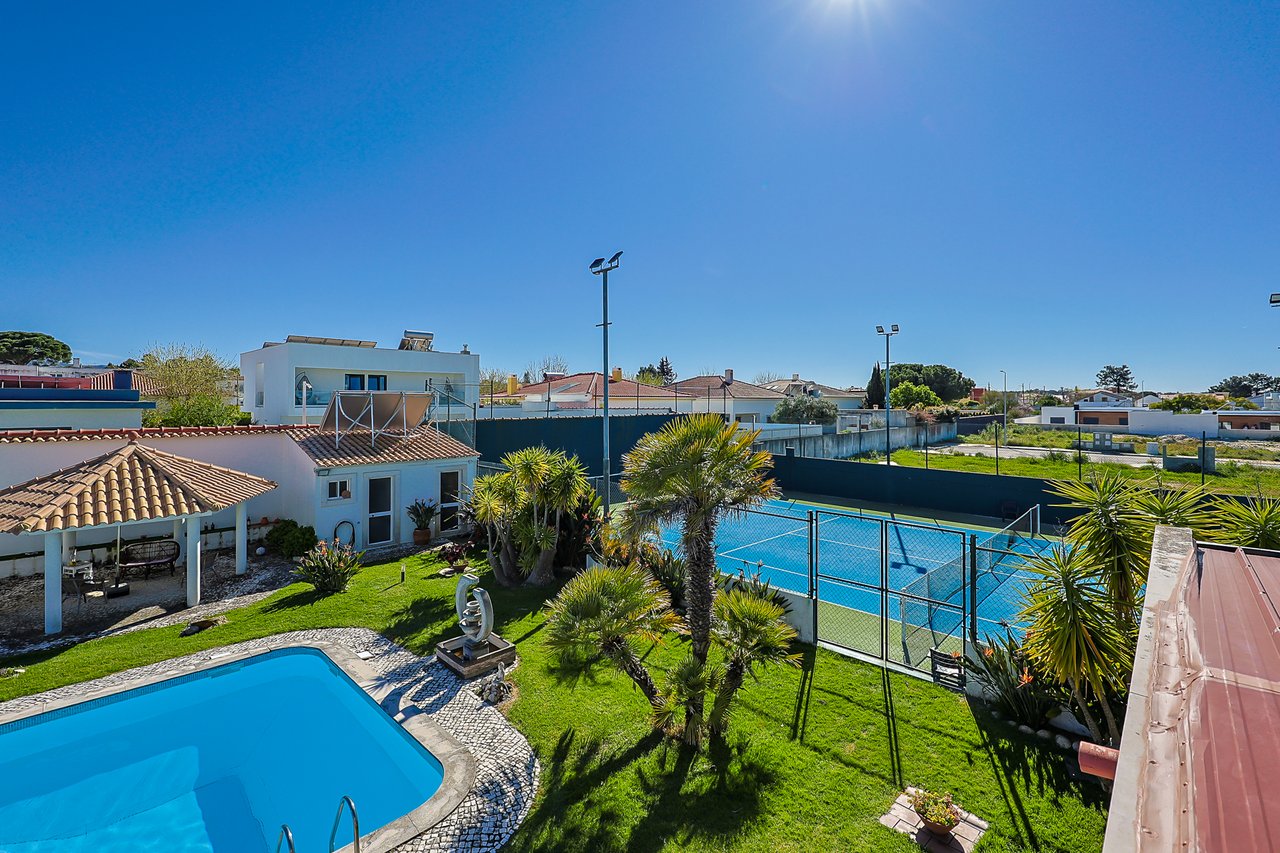Exclusive 4,000 m² Estate in Azeitão with Tennis Court, Spa & Approved Development Project