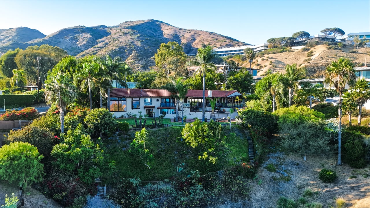 3400 Coast View Dr