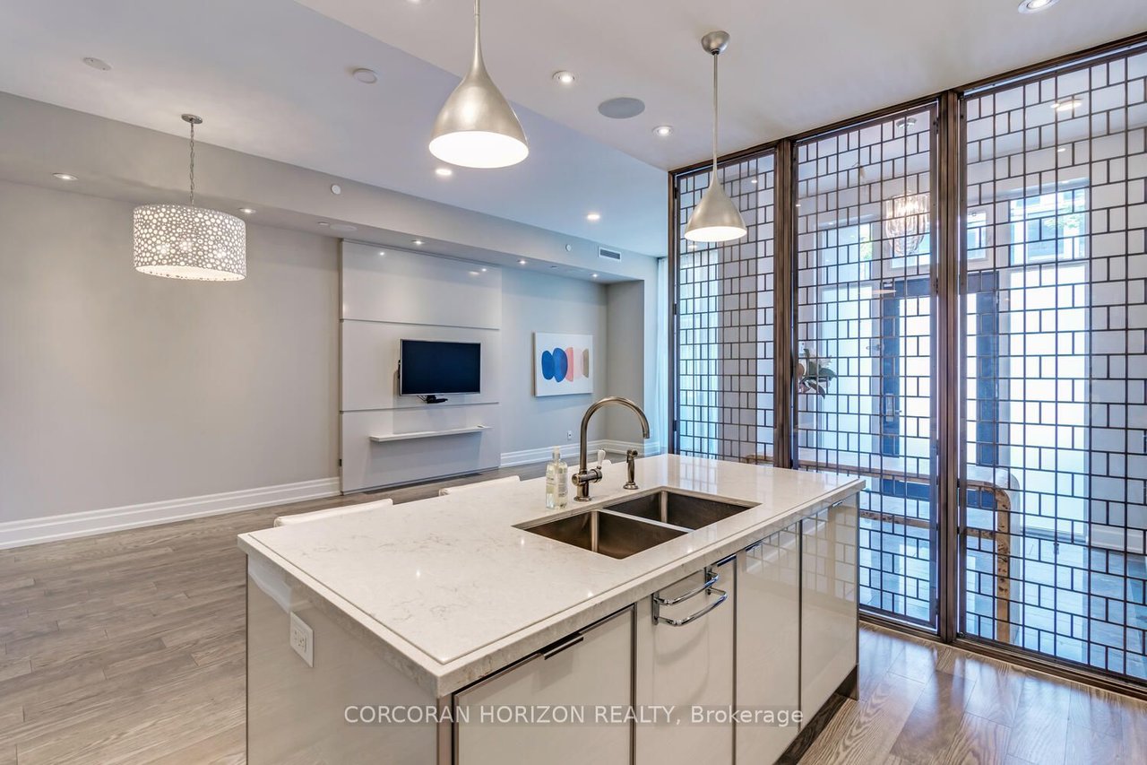 GRAND TOWNHOUSE IN THE ANNEX