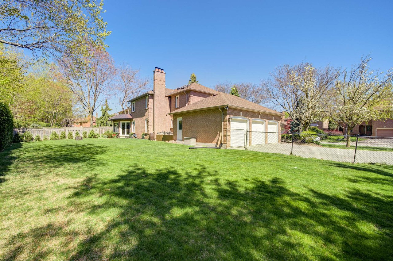 1296 Mapleridge Cres