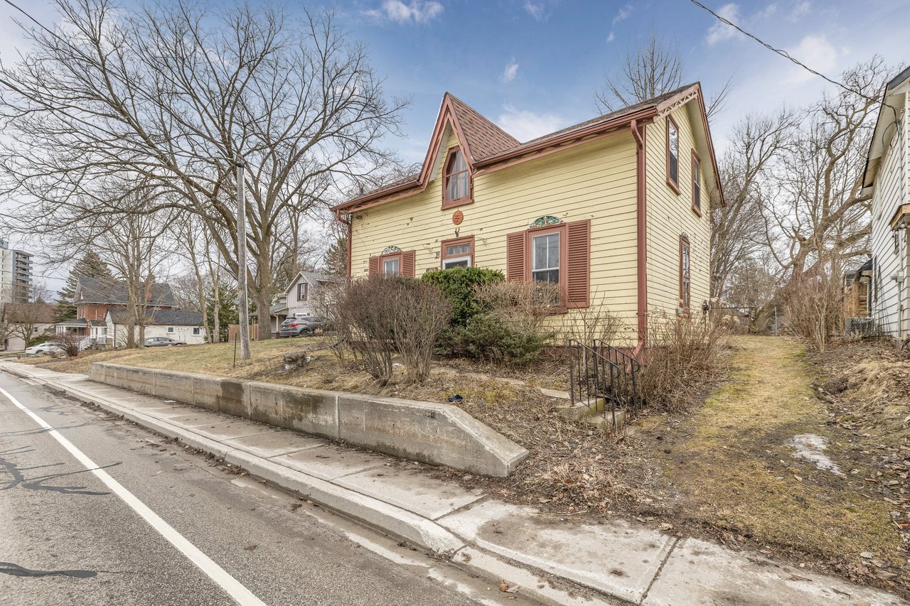 410 Eagle Street, Newmarket, ON L3Y 1K6