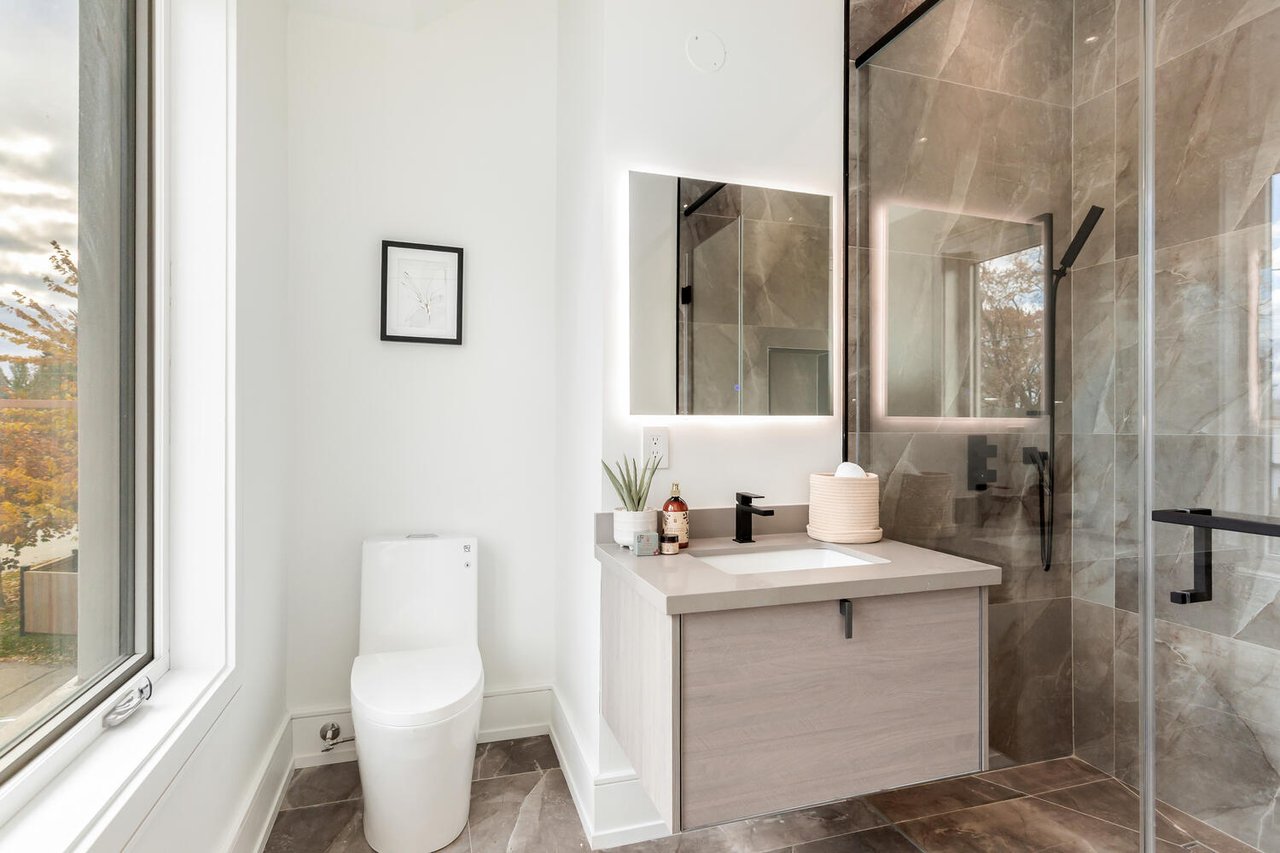 365 Jumna Ave, Mineola East