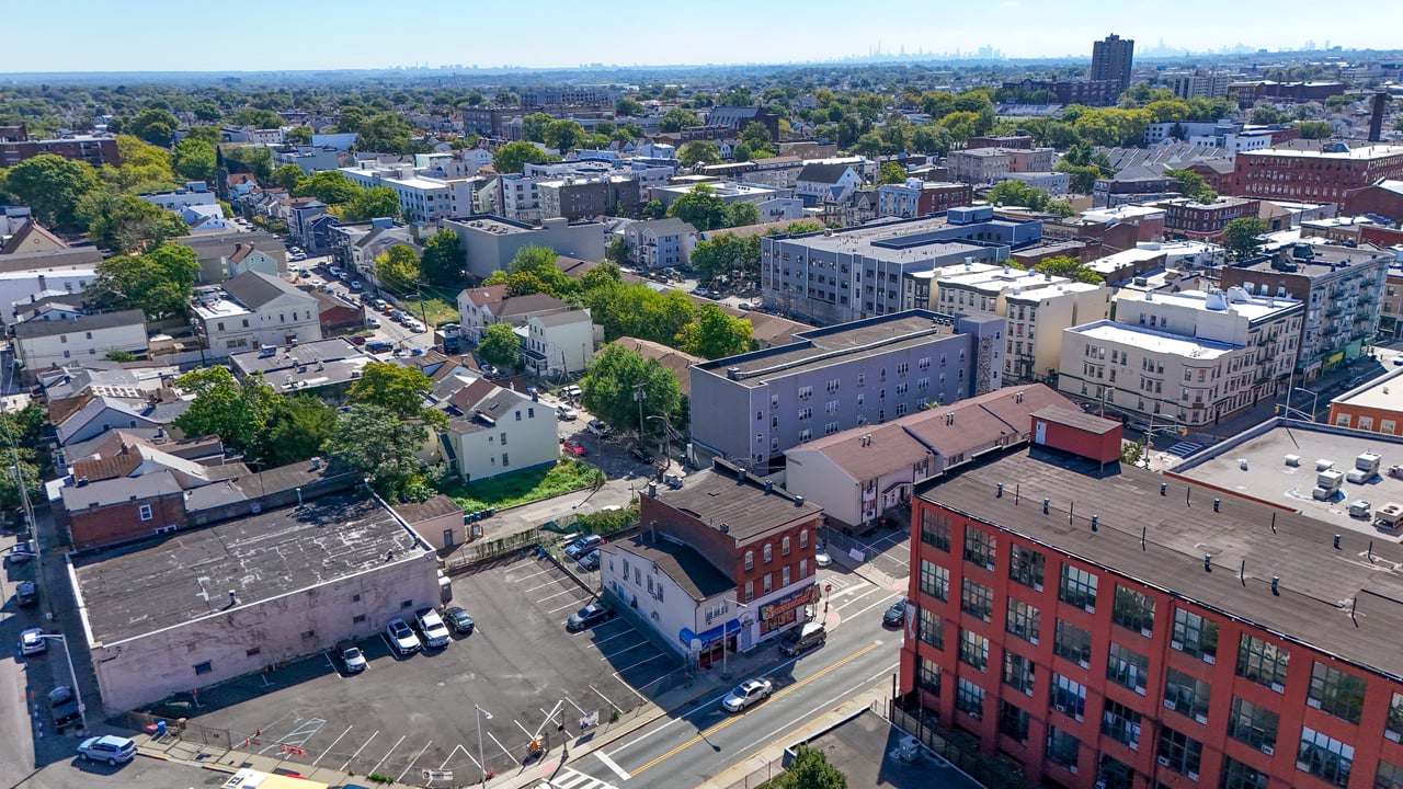 217 Straight St - Straight Street Rooms & Retail 