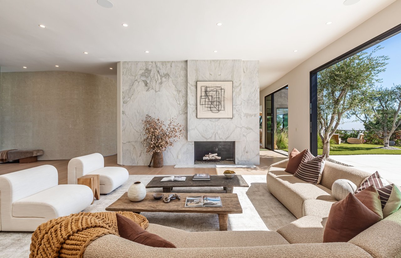 1705 Carla Ridge, Beverly Hills