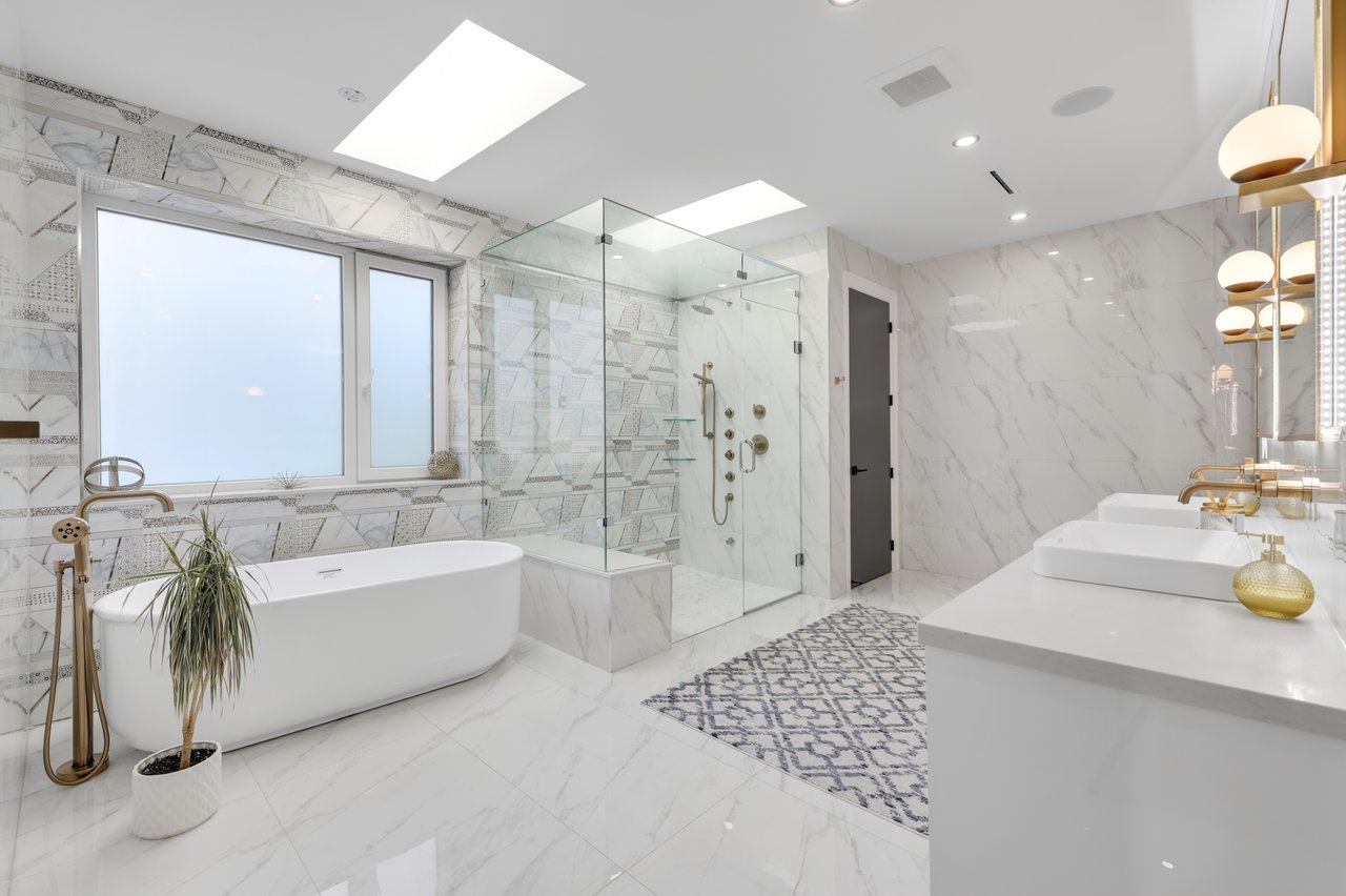 2.5 Acre Luxury Estate