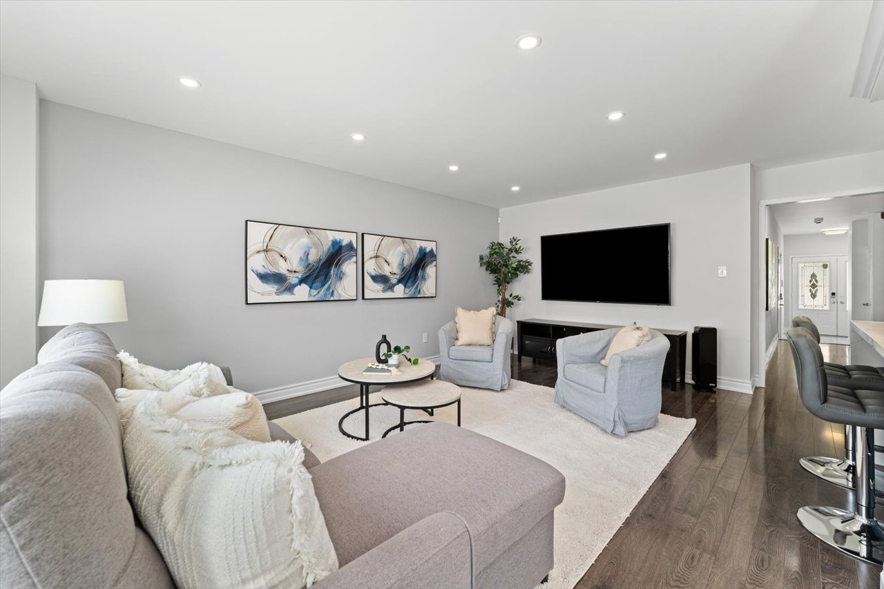 17 Holroyd St