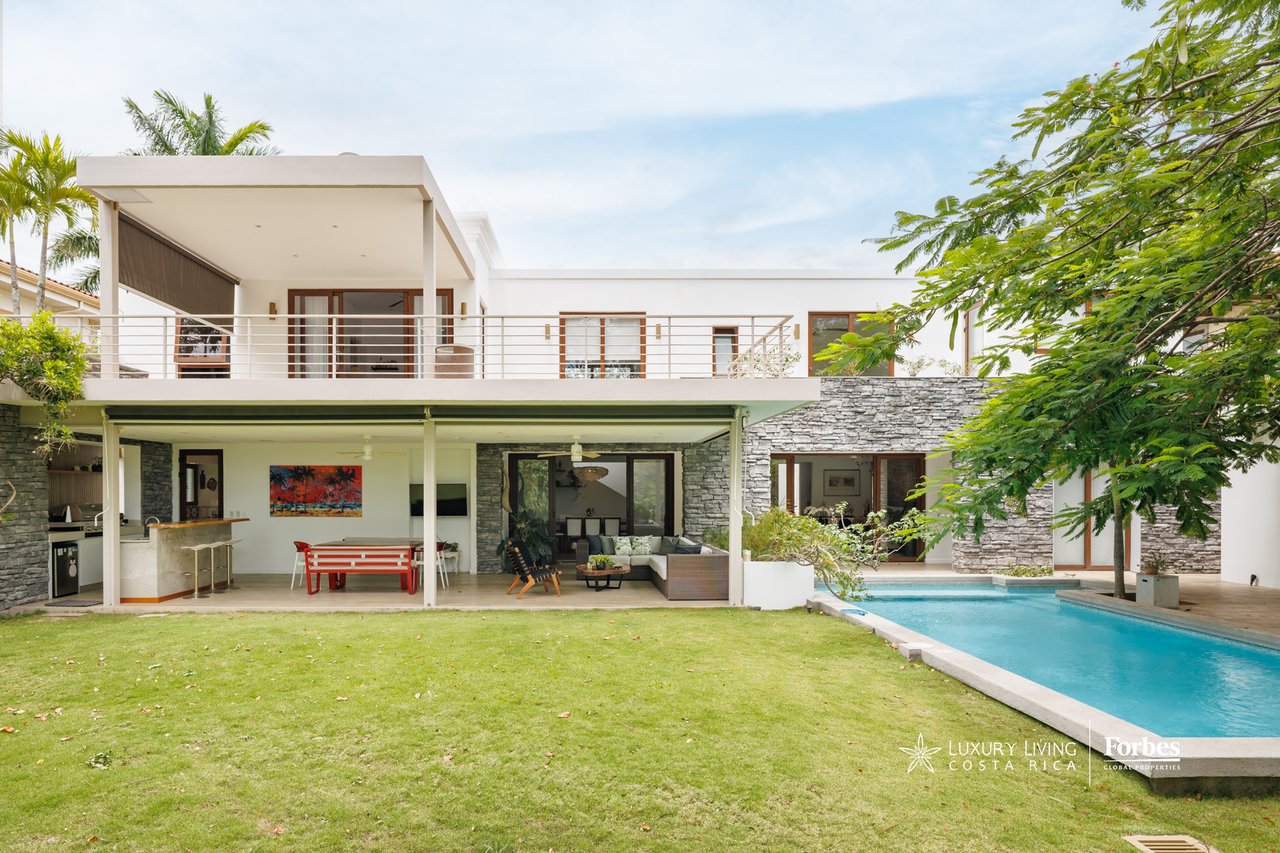 21465 - Modern 6 bedroom house with pool, garden and terrace front golf course