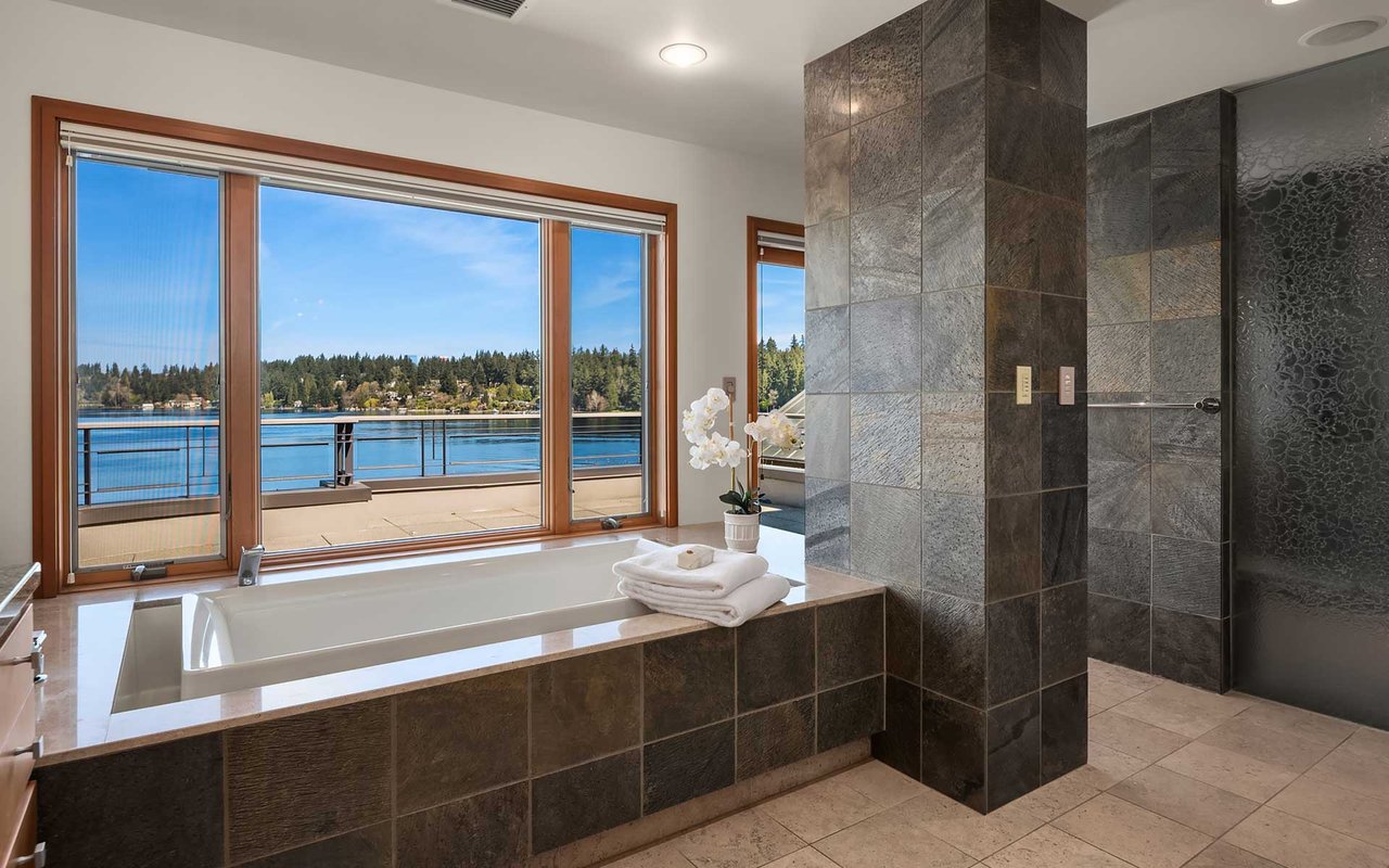 Northwest Contemporary Style on Mercer Island’s Cherished North End