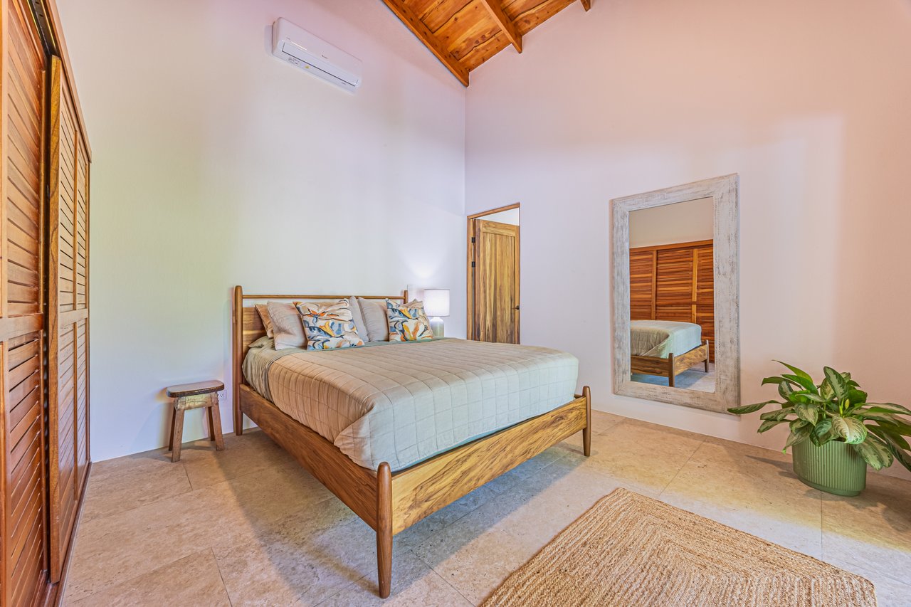  Luxury Homestead  Conveniently Located
