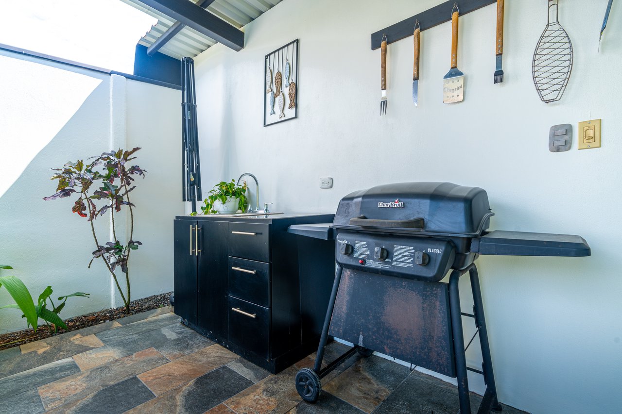 Modern 3 Bedroom Home - Walking distance to it all!