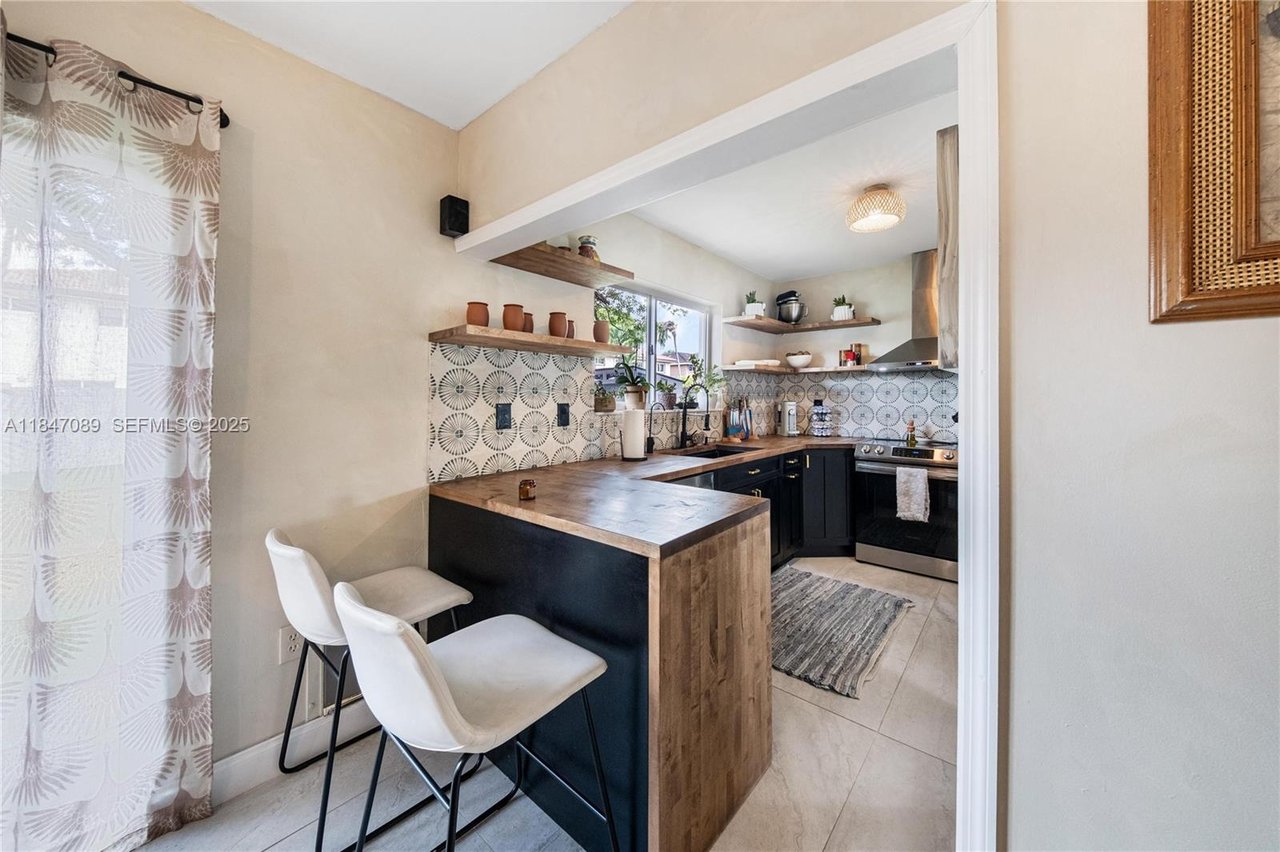 miami-home-closed-bar