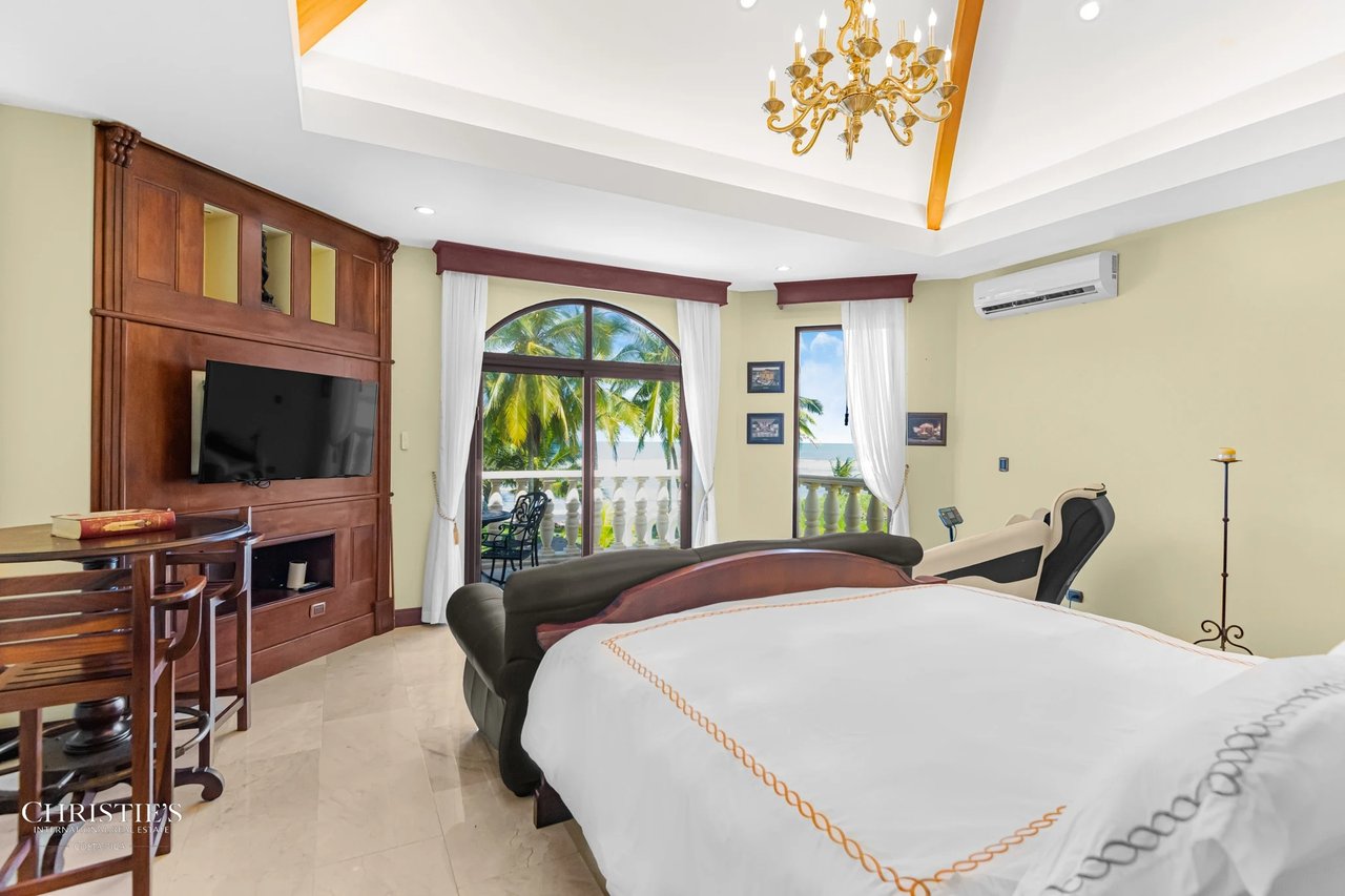 Hermosa Villa Beachfront Estate